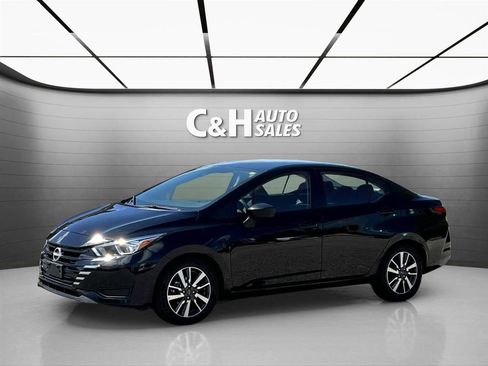 Used 2024 Nissan Versa SV image 1