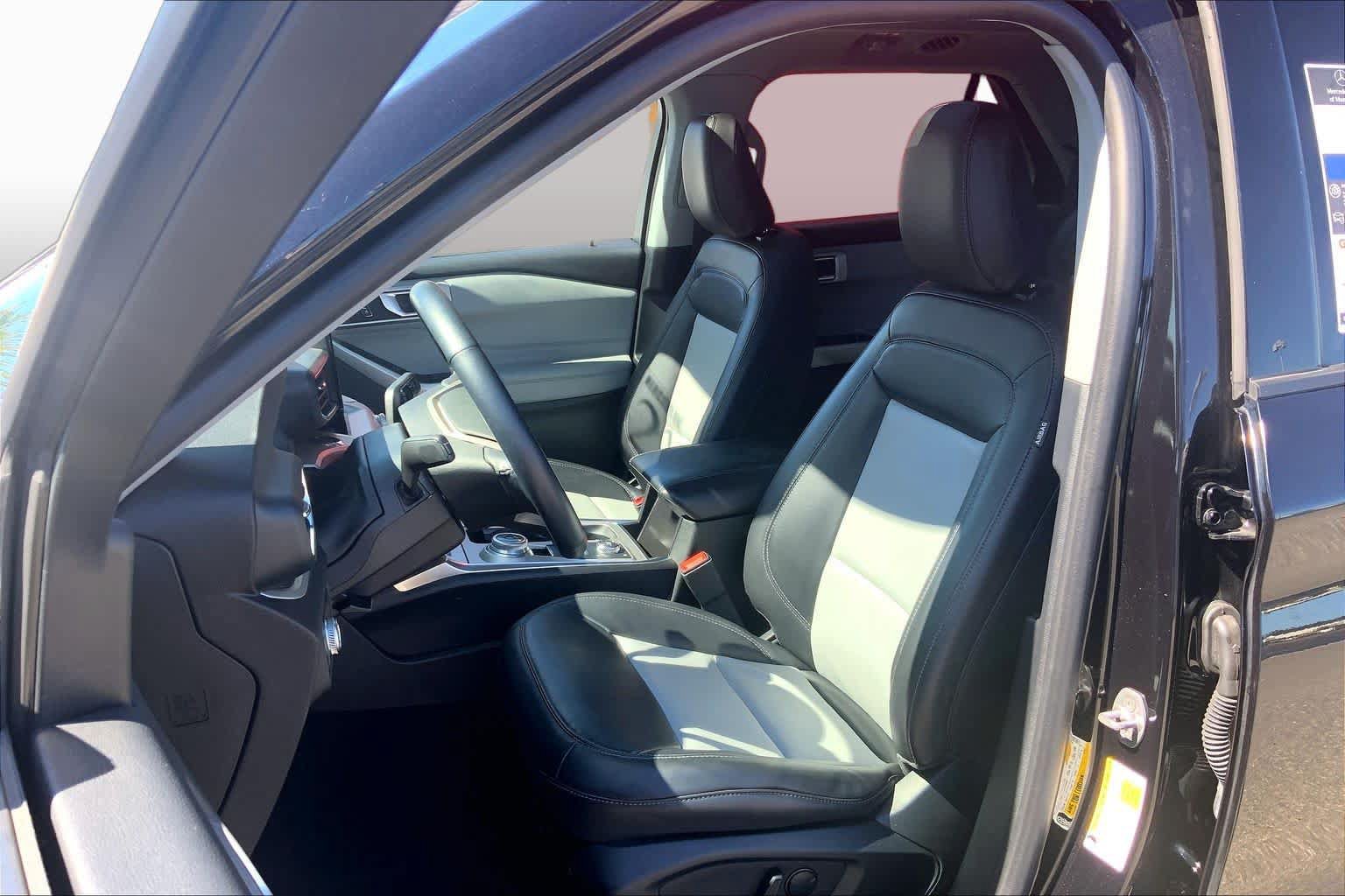Used 2022 Ford Explorer XLT w/ Equipment Group 202A AWD/4WD image 9