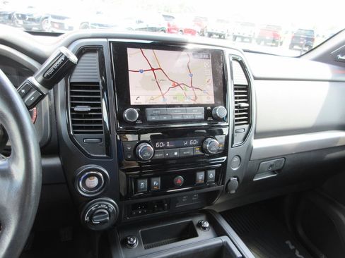 Used 2021 Nissan Titan PRO-4X w/ Pro-4x Convenience Package AWD/4WD image 33