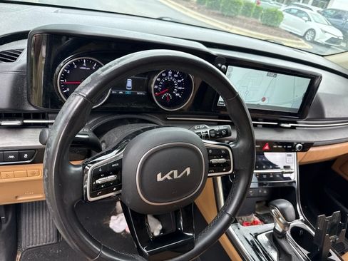 Used 2023 Kia Carnival EX FWD image 9