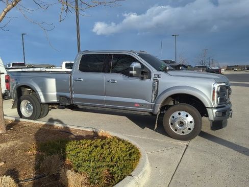 Used 2024 Ford F450 Platinum w/ FX4 Off-Road Package image 2