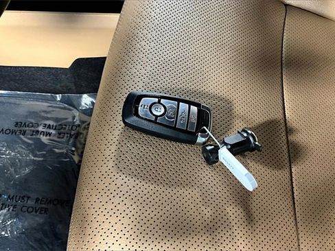 Used 2021 Ford F150 Lariat w/ Tow Technology Package image 32