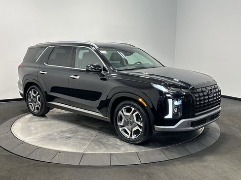 Used 2023 Hyundai Palisade Limited image 2