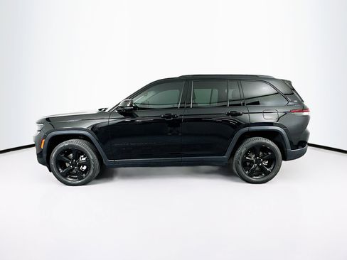 Used 2023 Jeep Grand Cherokee Limited w/ Black Appearance Package image 4