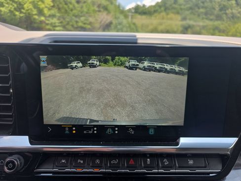 Used 2022 Chevrolet Silverado 1500 LTZ AWD/4WD image 20
