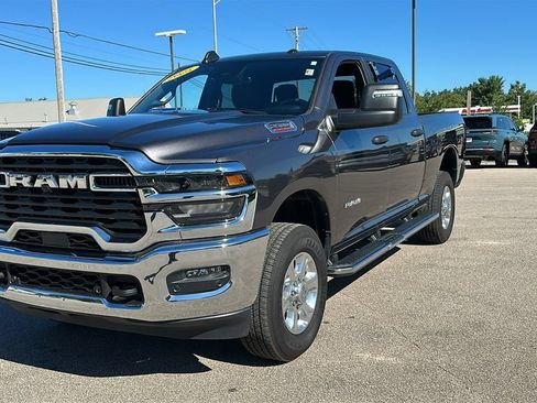 Used 2025 RAM 2500 Big Horn AWD/4WD image 3
