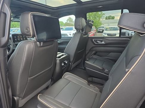 Used 2021 GMC Yukon SLT w/ SLT Premium Package AWD/4WD image 13