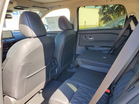 New 2026 Nissan Rogue Platinum image 10