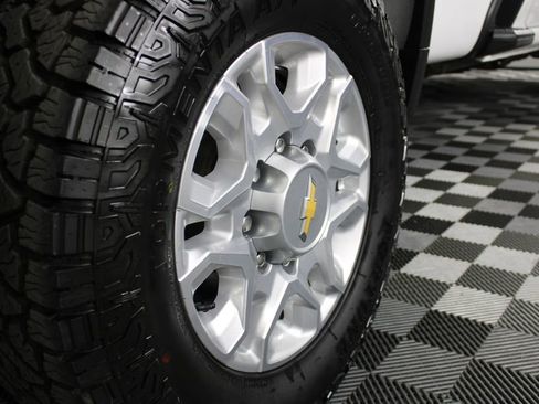 Used 2023 Chevrolet Silverado 2500 LT image 14