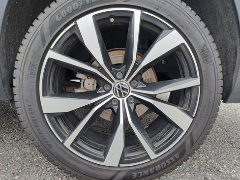 Used 2024 Volkswagen Atlas SEL Premium R-Line image 25