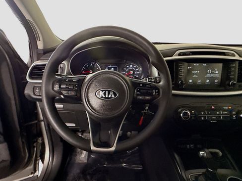 Used 2018 Kia Sorento FWD image 13