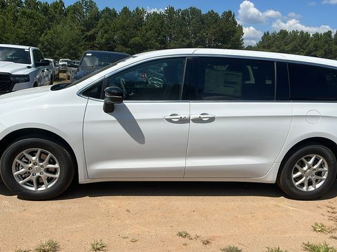 New 2026 Chrysler Voyager LX image 11