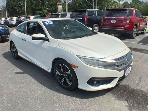Used 2018 Honda Civic Touring image 2
