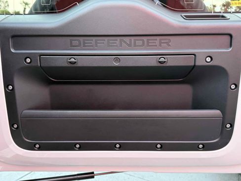 Used 2025 Land Rover Defender 110 X-Dynamic SE AWD/4WD image 94