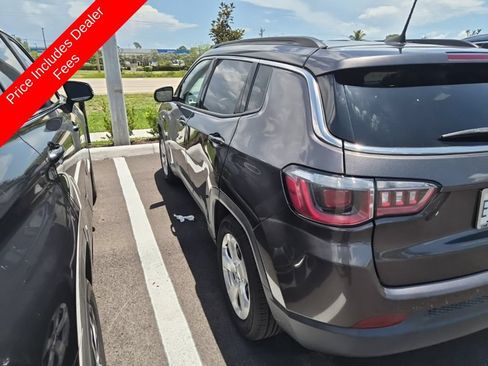 Used 2020 Jeep Compass Latitude w/ Popular Equipment Group FWD image 4