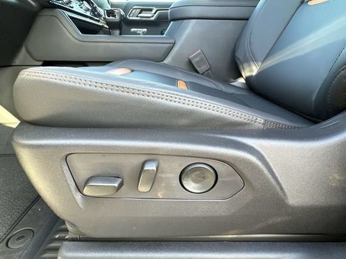 Used 2024 GMC Sierra 1500 AT4 w/ Technology Package AWD/4WD image 14