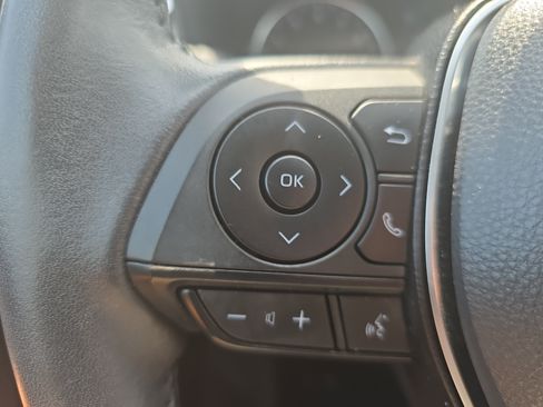 Used 2022 Toyota RAV4 XLE Premium AWD/4WD image 17