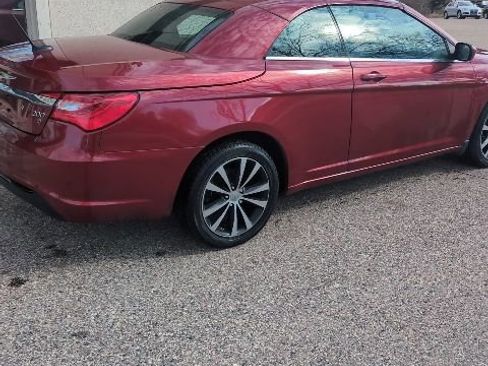 Used 2012 Chrysler 200 S image 2