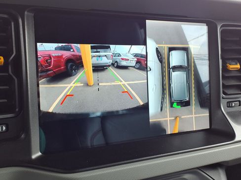 Used 2022 Ford Bronco Badlands image 9