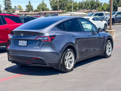 Used 2023 Tesla Model Y Long Range AWD/4WD image 4