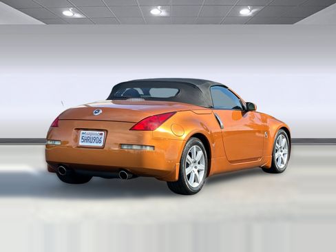 Used 2004 Nissan 350Z Touring image 8