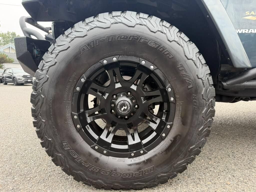 Used 2007 Jeep Wrangler Sahara w/ Dual Top Group AWD/4WD image 10