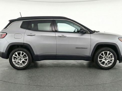 Used 2025 Jeep Compass Limited AWD/4WD image 11