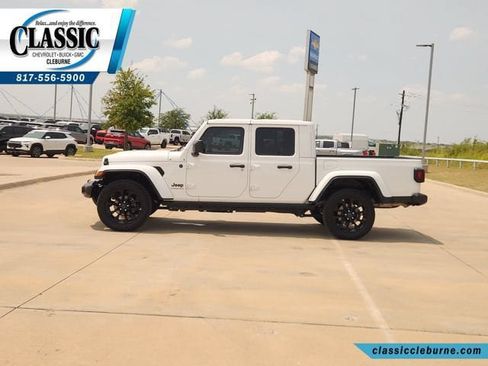 Used 2025 Jeep Gladiator Sport AWD/4WD image 7