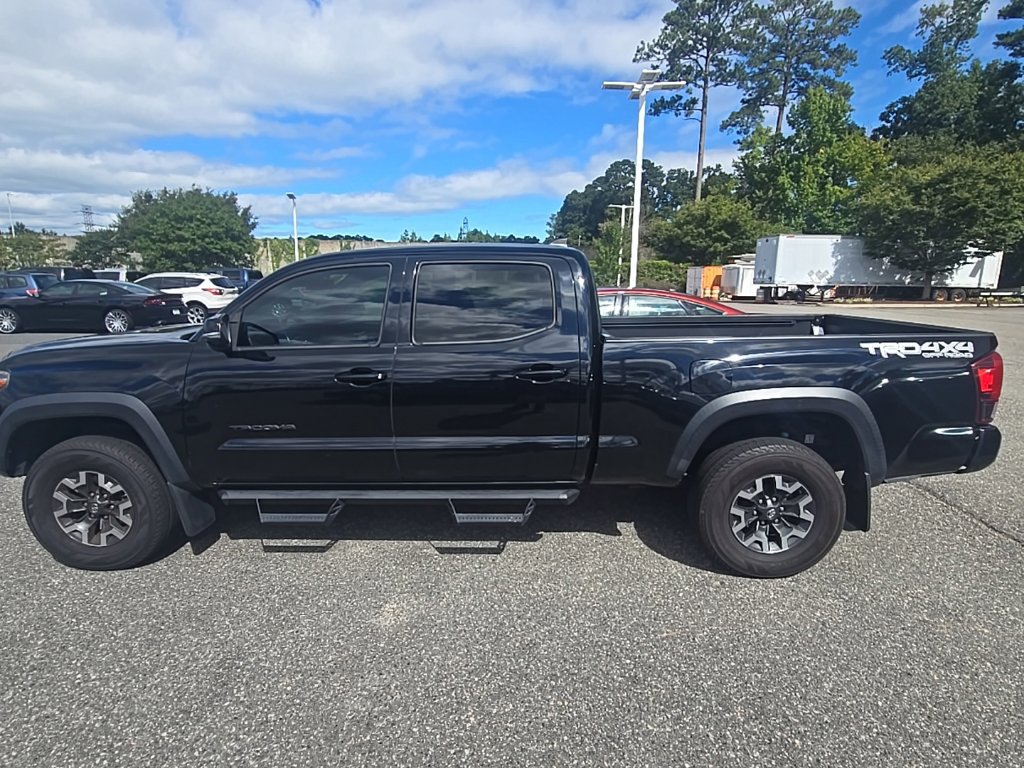 Used 2018 Toyota Tacoma TRD Off-Road w/ Technology Package AWD/4WD image 8