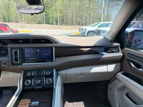Used 2021 GMC Yukon XL Denali w/ Denali Premium Package AWD/4WD image 20