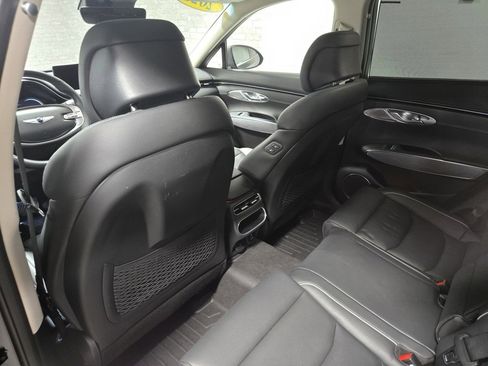 Used 2023 Genesis GV70 2.5T w/ Advanced Package image 36