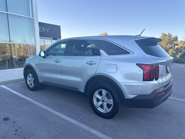 Used 2021 Kia Sorento LX AWD/4WD image 4