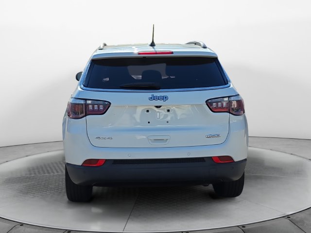 Used 2018 Jeep Compass Latitude w/ Popular Equipment Group AWD/4WD image 4