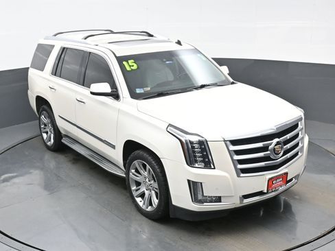 Used 2015 Cadillac Escalade Luxury image 36