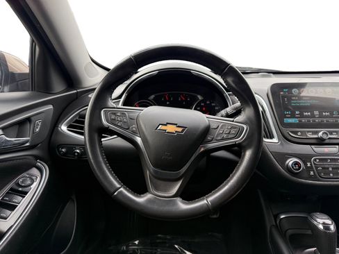 Used 2018 Chevrolet Malibu Hybrid w/ Driver Confidence Package image 12