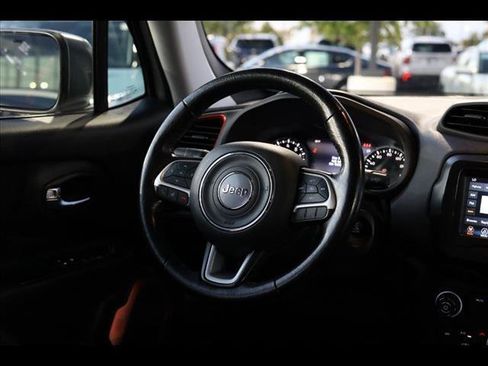 Used 2019 Jeep Renegade Trailhawk w/ Cold Weather Group II image 10