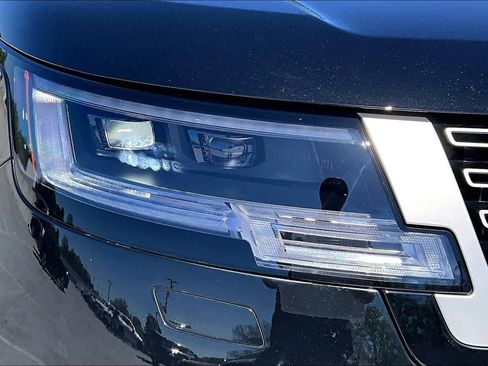 Used 2025 Land Rover Range Rover SE image 27