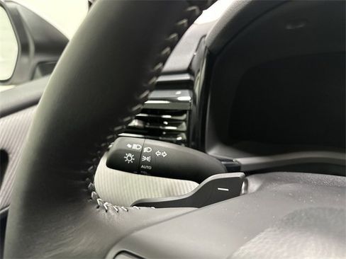 Used 2025 Toyota Camry SE image 19