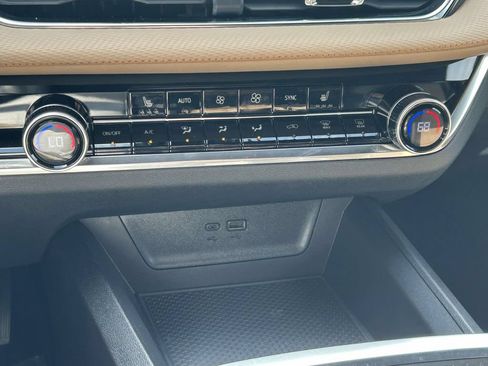 Used 2025 Chevrolet Equinox ACTIV AWD/4WD image 26