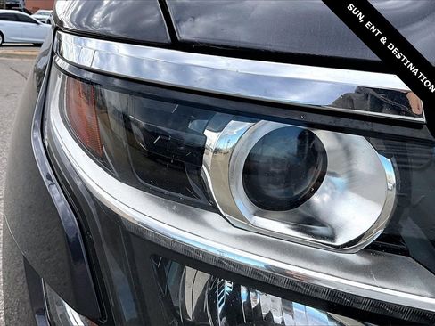 Used 2015 Chevrolet Suburban LTZ image 32