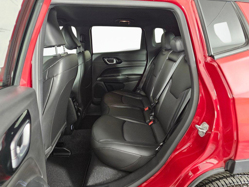 New 2026 Jeep Compass Latitude AWD/4WD image 33