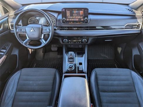 Used 2022 Mitsubishi Outlander SE image 17