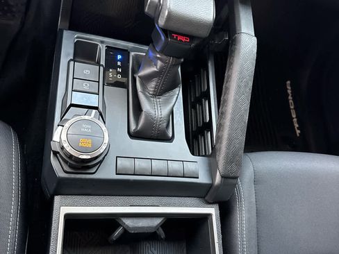 Used 2025 Toyota Tacoma TRD Sport image 17