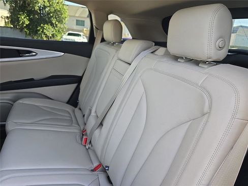 Used 2020 Lincoln Nautilus FWD image 12