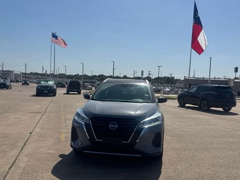 Certified 2024 Nissan Kicks SV FWD image 5