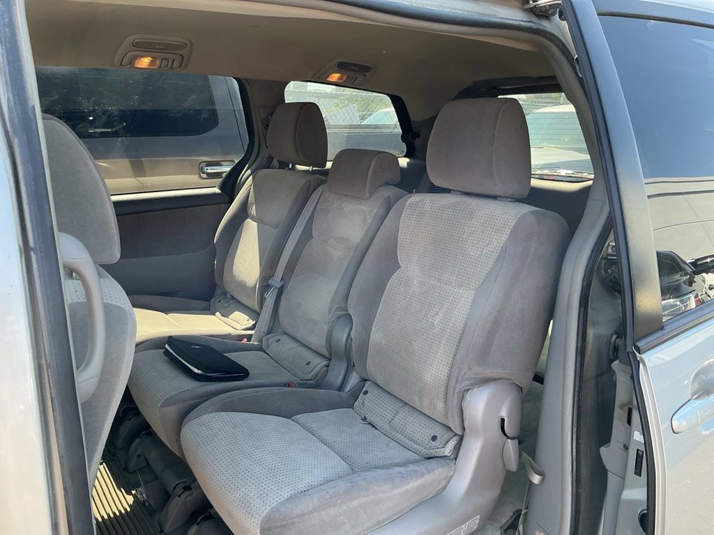 Used 2009 Toyota Sienna CE FWD image 11