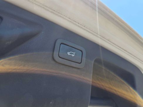 Used 2016 Land Rover Discovery Sport HSE AWD/4WD image 15