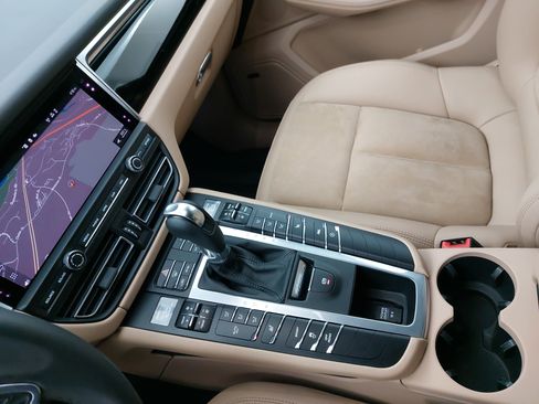 Certified 2021 Porsche Macan S image 27