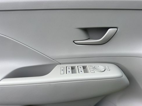 Used 2024 Hyundai Kona SEL image 11