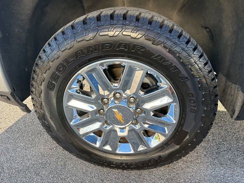 Used 2024 Chevrolet Silverado 2500 High Country w/ High Country Premium Package AWD/4WD image 8